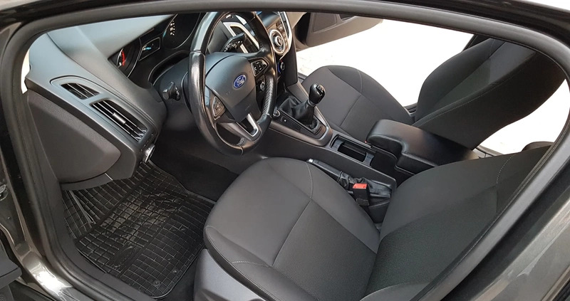 Ford Focus cena 36500 przebieg: 131000, rok produkcji 2017 z Strzegom małe 742
